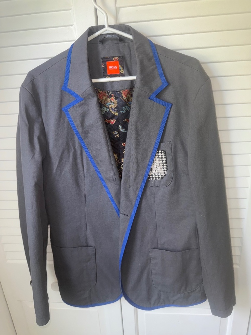 Hugo Boss blazer interior lining with a colorful dragon pattern size 42R